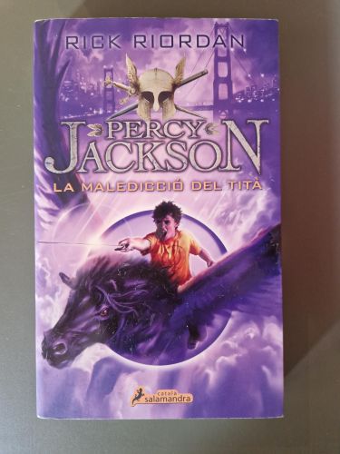 Portada del libro de La maledicció del tità (Percy Jackson i els déus de l'Olimp 3)