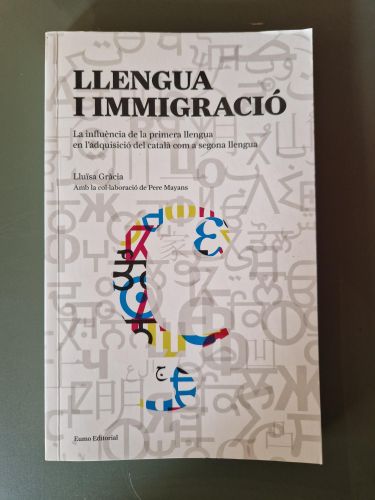 Portada del libro de Llengua i immigració. la influència de la primera llengua en l'adquisició del català com a segona llengua...